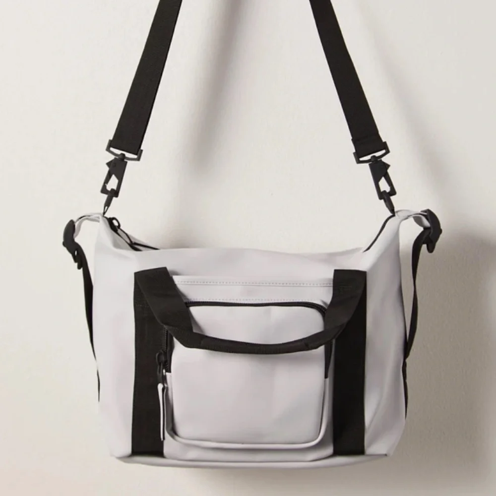 RAINS x FREE PEOPLE White Texel Kit Bag NWT🔖
